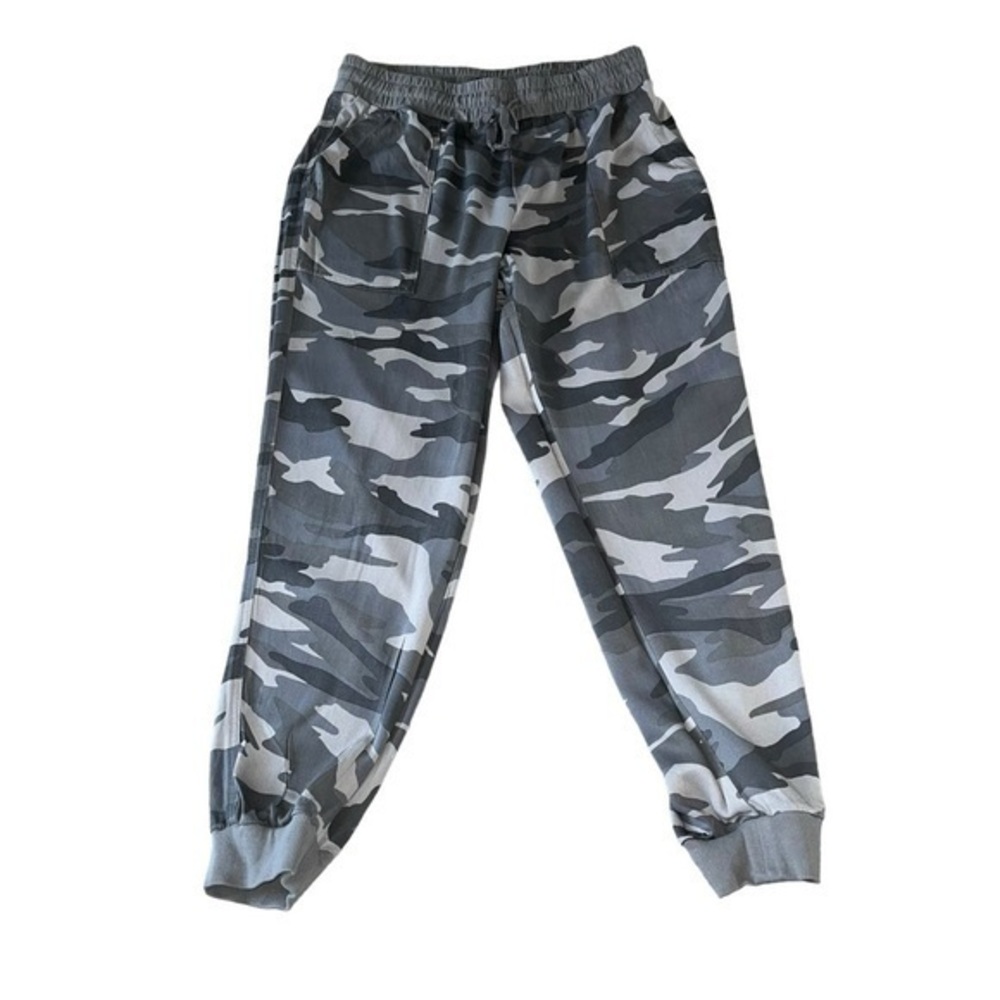 Splendid Knit Jogger in
Olive Camo Print Size M